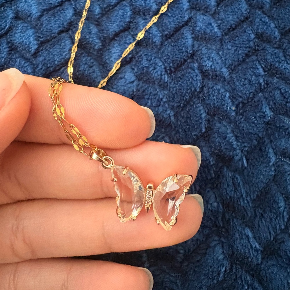Crystal Butterfly on Gold 16-18” Figaro/Lip Chain - Picture 4 of 7